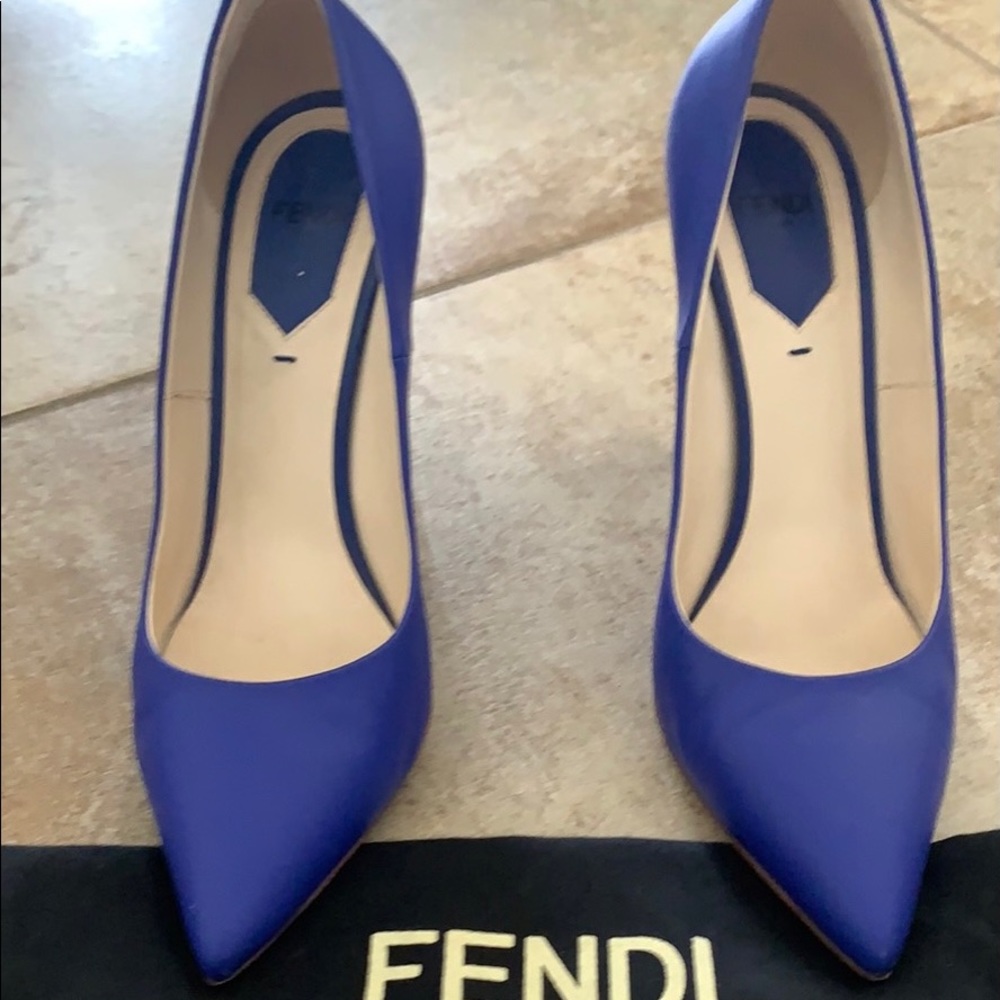 Fendi Pointed Toe Pump